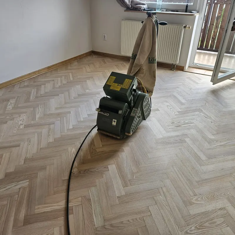 Bezpyłowa cykliniarka Lagler Hummel 